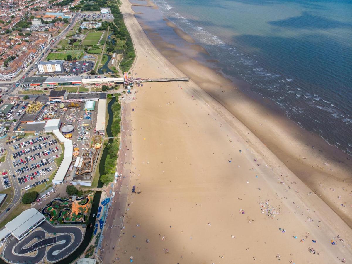 Hotel Beautiful 6 Berth Caravan With Decking At Southview Holiday Park Ref 33024O Skegness Exterior foto